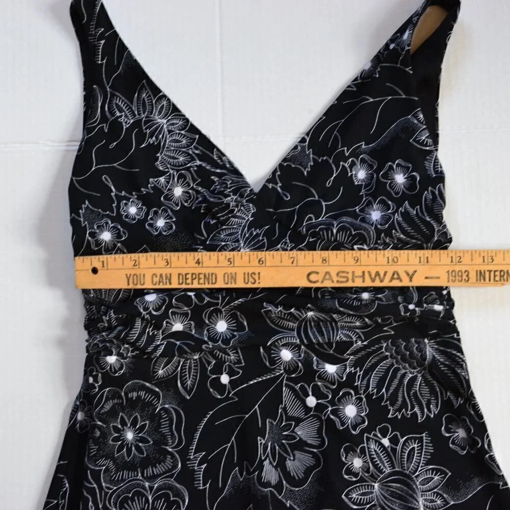 Black and White  Stretchy Dress - Picture 5 of 7